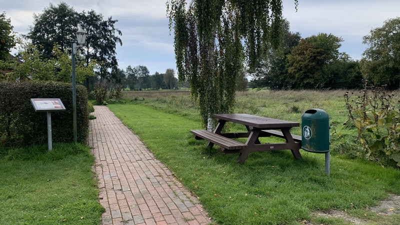 Rastplatz für Fahrradfahrer am Schleusenweg