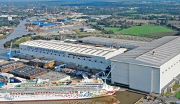 Ausdocken eines Kreuzfahrtschiffes bei der Meyerwerft